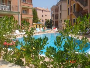 swimming-pool